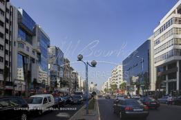 Image du Maroc Professionnelle de  Une des plus importante voie de circulation de Casablanca, L'ancien Boulevard circulaire du premier plan Prost qui limitait la cité blanche dans les année vingt du siècle dernier. Ce Boulevard a été baptisé par le nom de l'un des plus célèbres résistants marocains "Mohamed Zerktouni "qui est né à Casablanca en 1927 dans le quartier Es-Souinia à l'ancienne médina. Vue en direction de l'océan  réalisée le 29 Octobre 2009. (Photo / Abdeljalil Bounhar) 